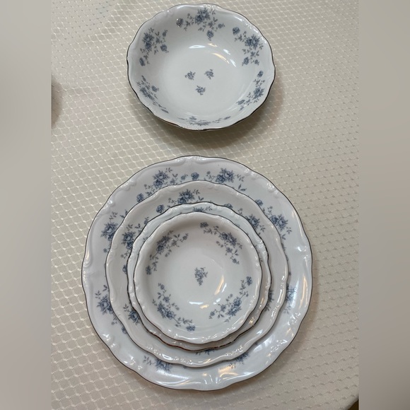 Vintage Johann Haviland's Blue Garland Pattern Bavaria Germany 20 pc dinner set - Picture 8 of 11